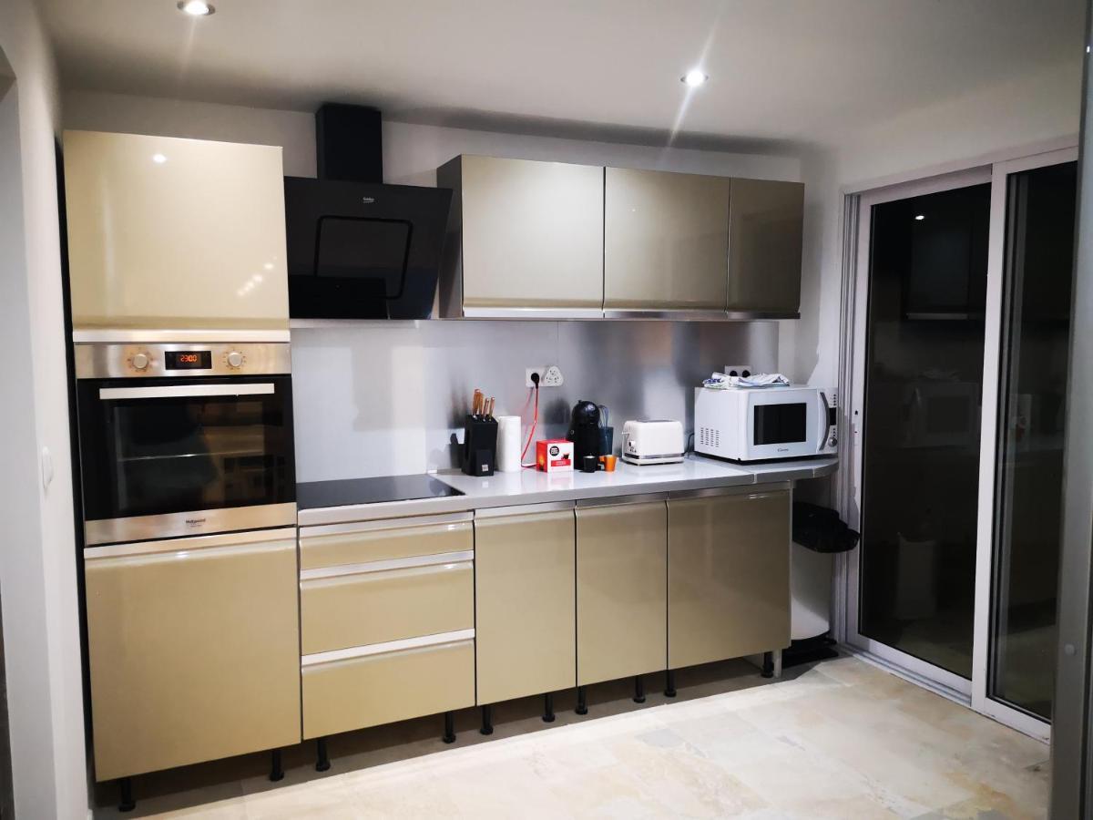 Appartement Saint Gilles Les Bains Exterior photo