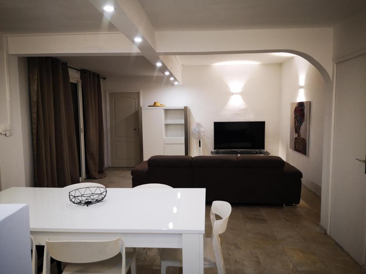 Appartement Saint Gilles Les Bains Exterior photo